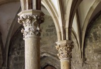 Säulenkapitelle im nördlichen Kreuzgang