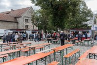 Die längste Warteschlange auf einem Klostermarkt weltweit. Echt Käse!