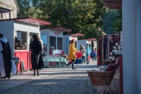 Das Ende bahnt sich an: Mutter Schwamborn greift zum roten Korb.